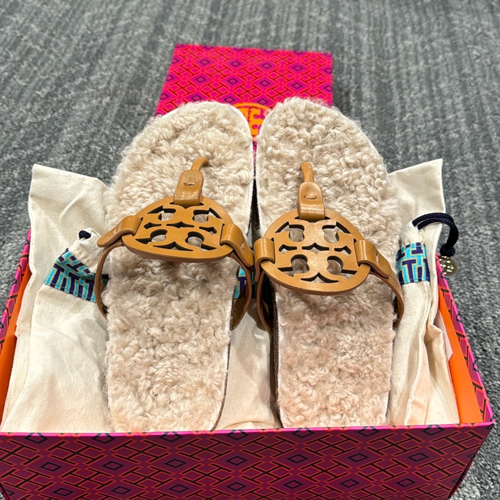 NIB !!Tory Burch Miller Cloud Shearling/Leather Sandals Caramel Corn/buttermilk